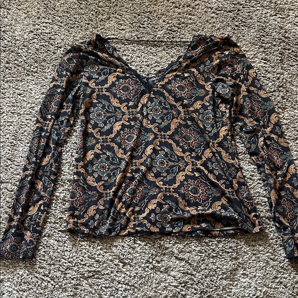 BKE Daytrip Elegant Black and Gold Patterned Women's Top